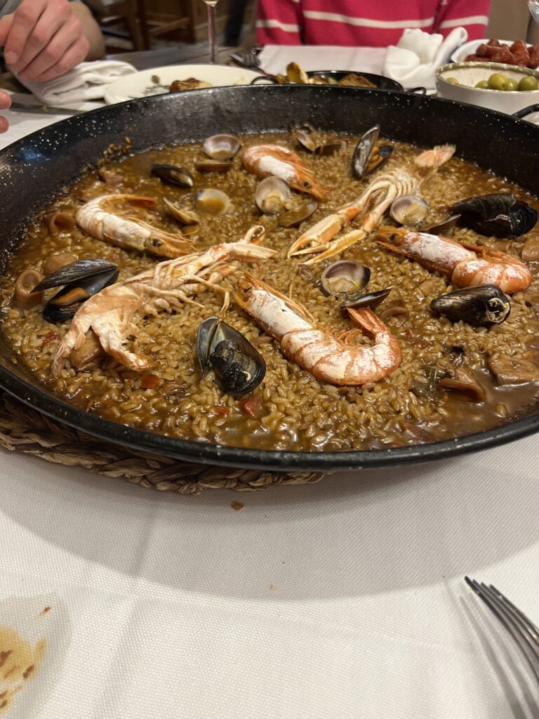 Il mio weekend a Barcellona, la Paella: Padella con riso al pomodoro e sugo con frutti di mare 