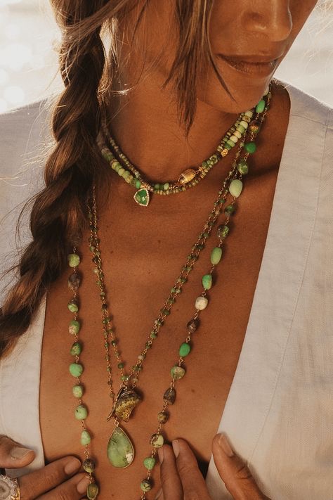 Scopri il tuo stile con La Flagi tramite collane sostenibili con perle verdi 