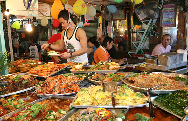 Bancarella di street food, in Cambogia