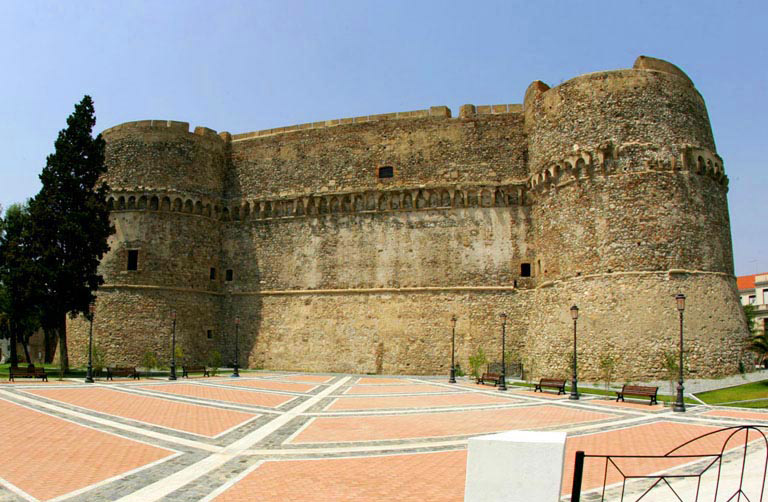 Castello Aragonese. Foto centrale.