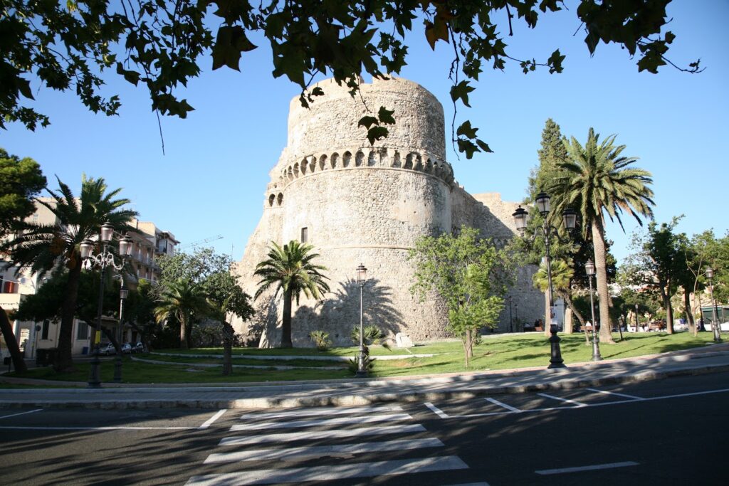 Castello Aragonese, foto da lontano.