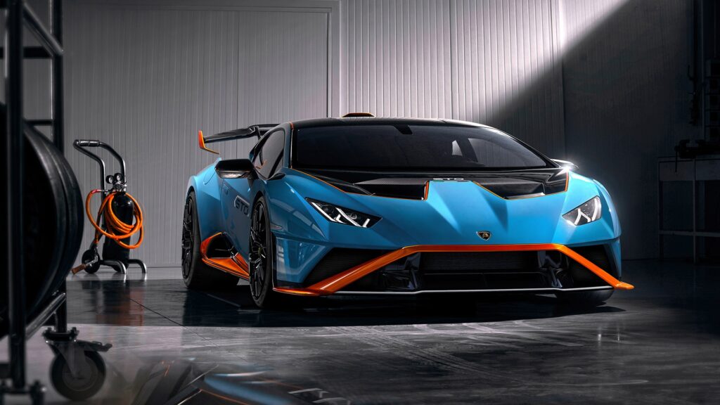 Lamborghini Huracán STO azzurra e arancione
